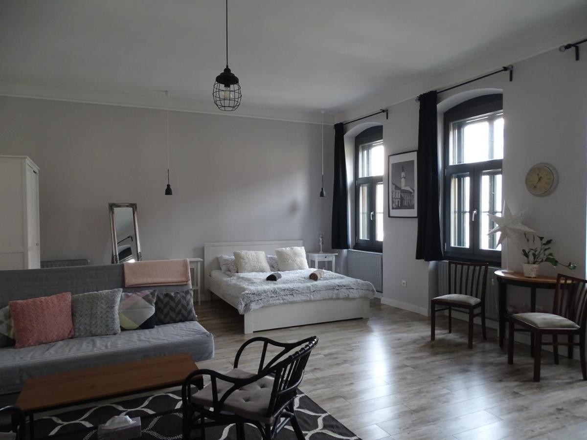 Ovaros Apartman Veszprém Exteriör bild