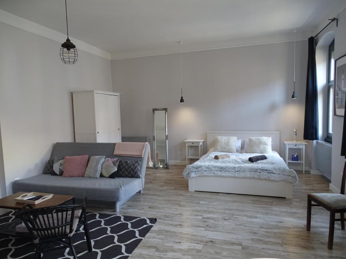 Ovaros Apartman Veszprém Exteriör bild
