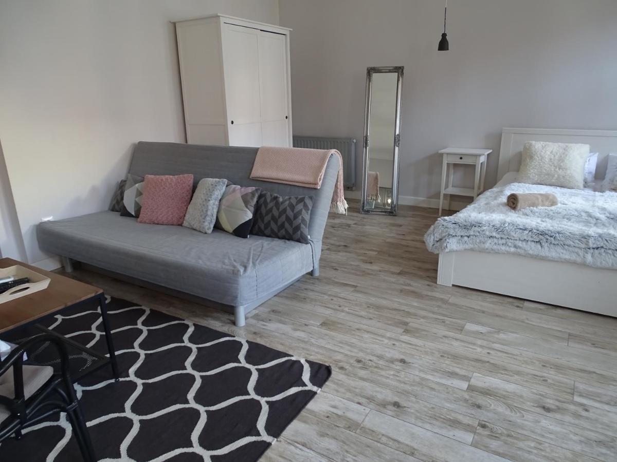 Ovaros Apartman Veszprém Exteriör bild