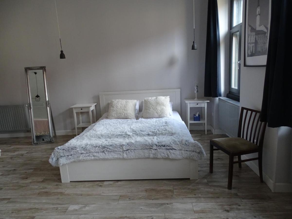 Ovaros Apartman Veszprém Exteriör bild