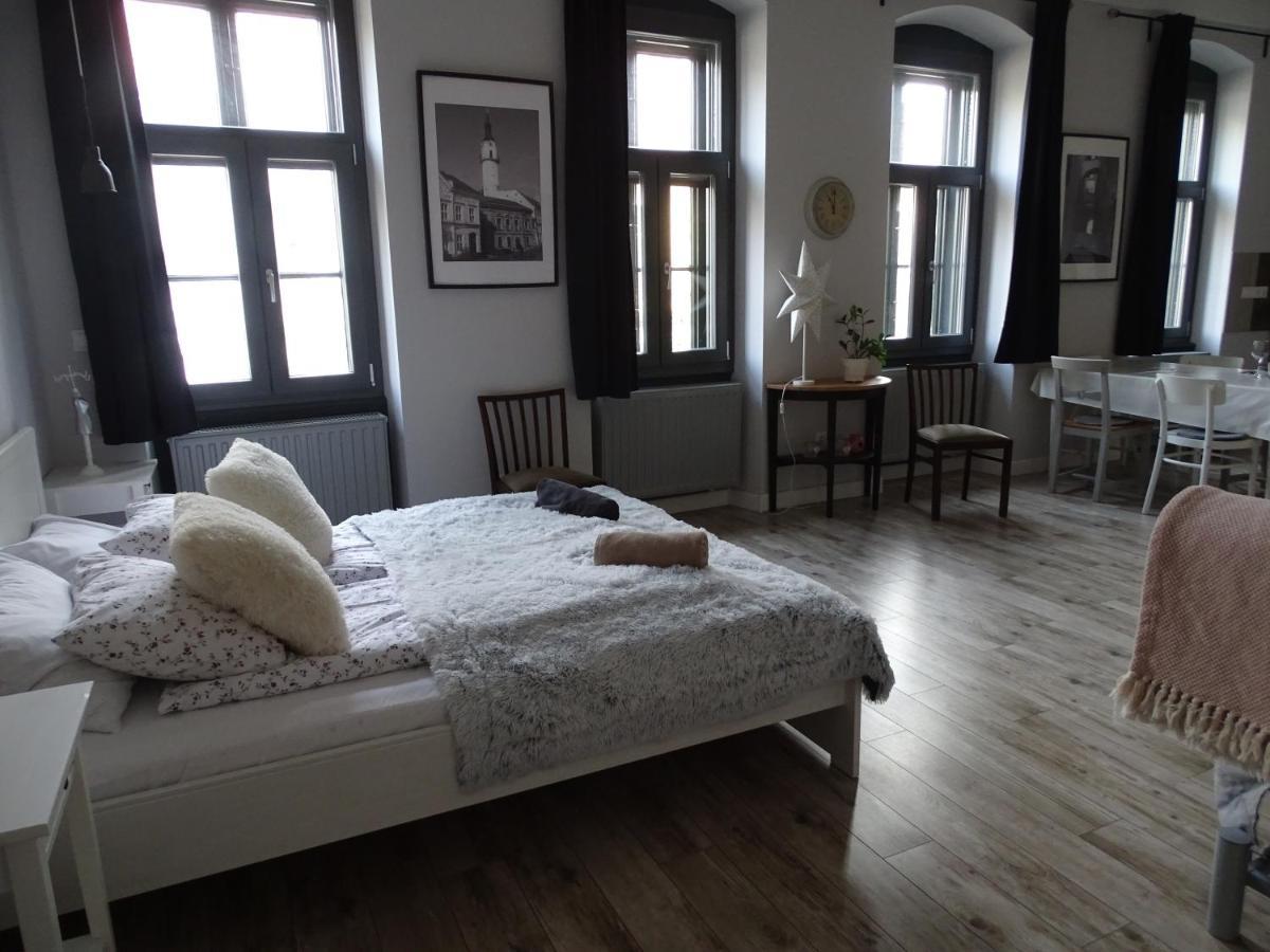 Ovaros Apartman Veszprém Exteriör bild