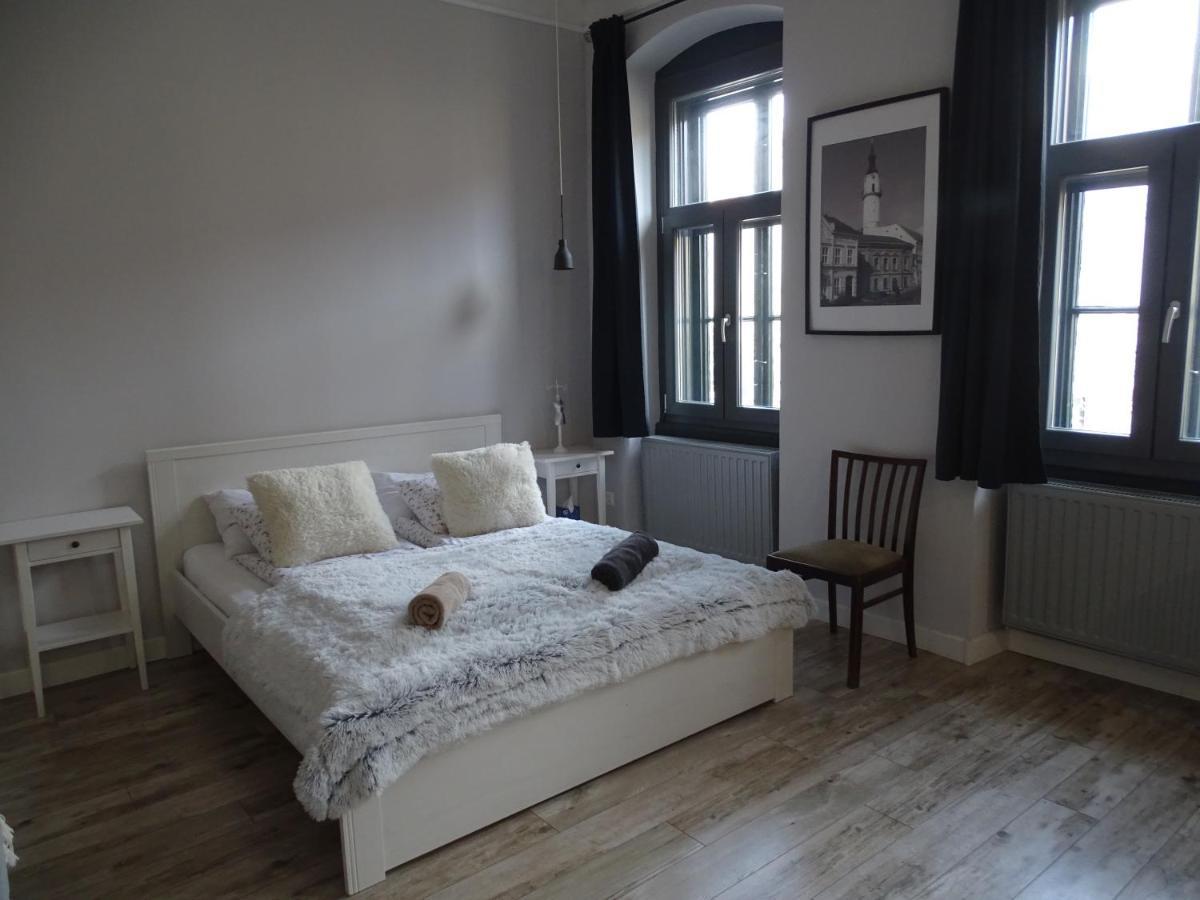 Ovaros Apartman Veszprém Exteriör bild