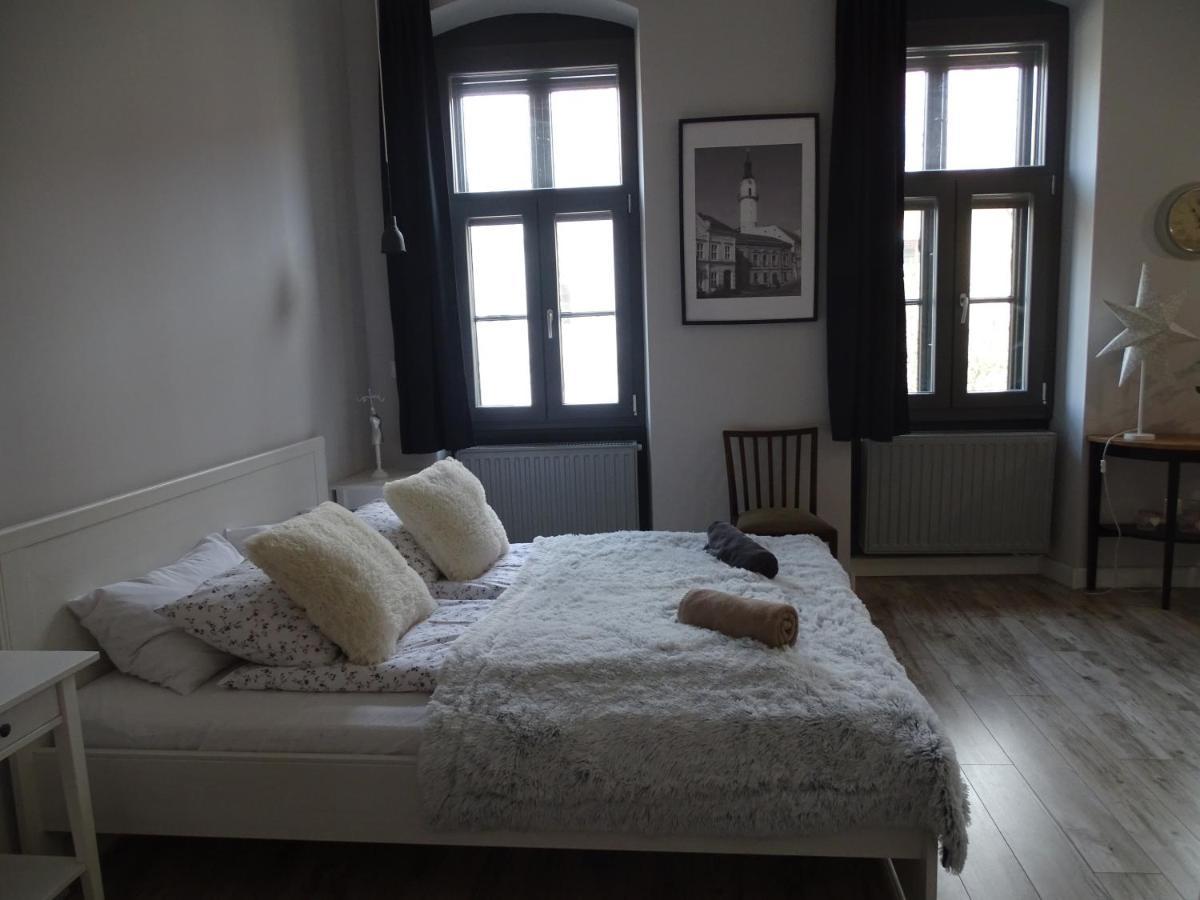 Ovaros Apartman Veszprém Exteriör bild