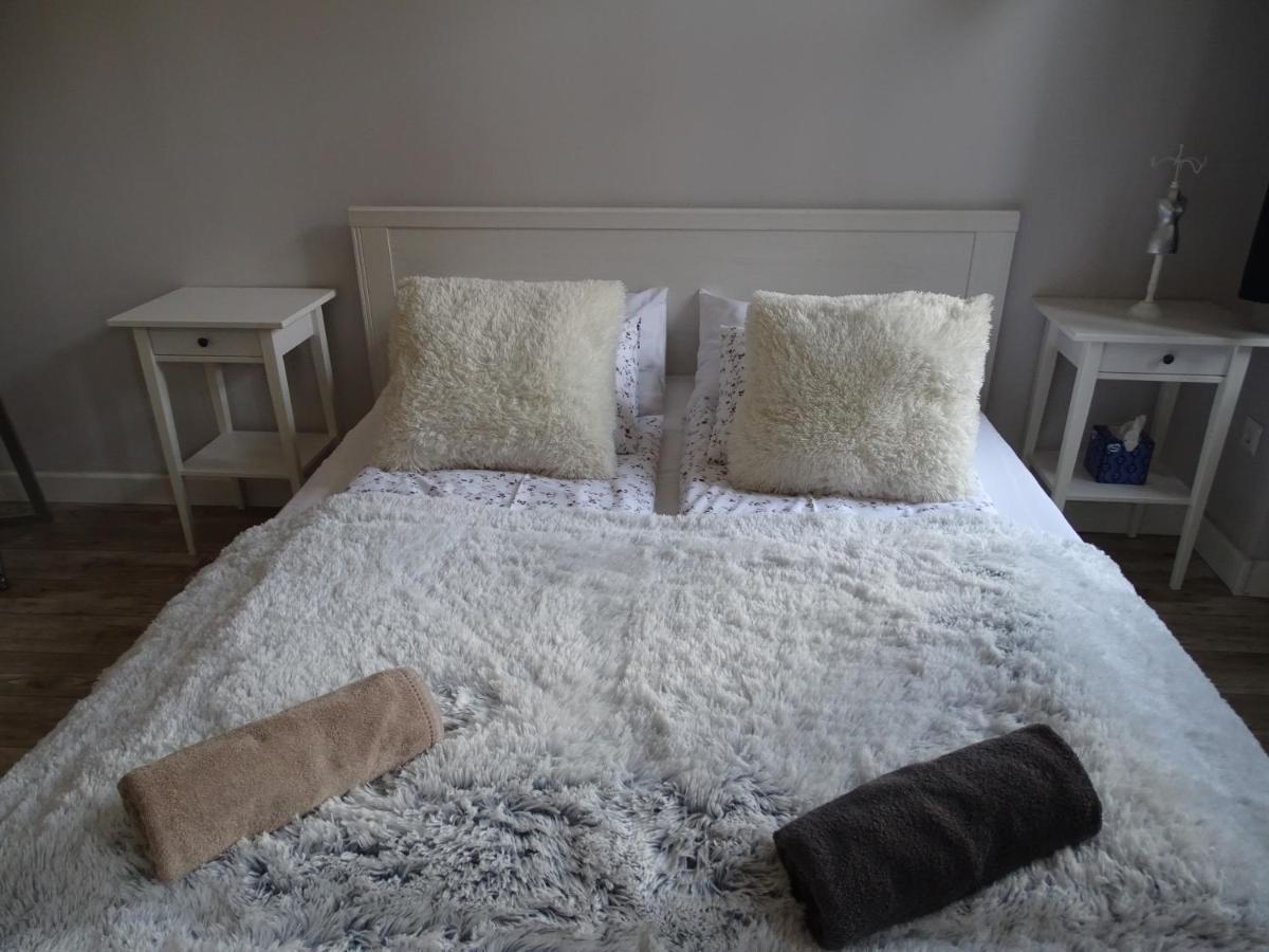 Ovaros Apartman Veszprém Exteriör bild