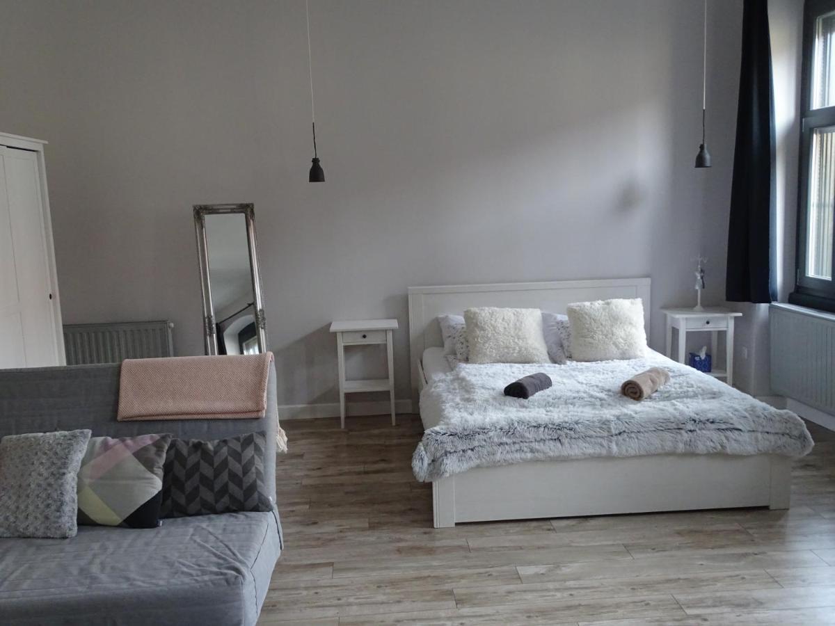 Ovaros Apartman Veszprém Exteriör bild