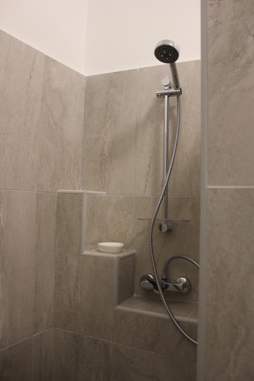 Ovaros Apartman Veszprém Exteriör bild