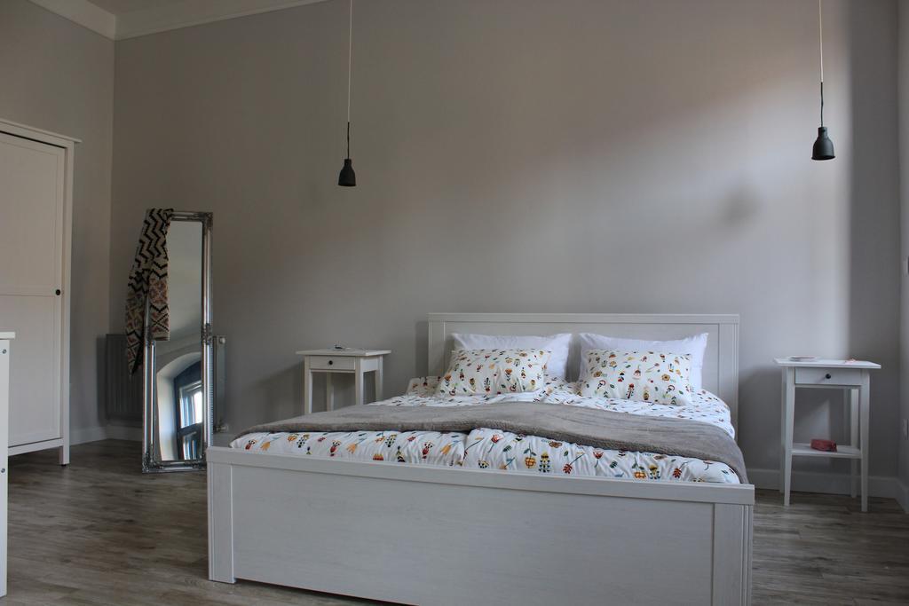 Ovaros Apartman Veszprém Exteriör bild