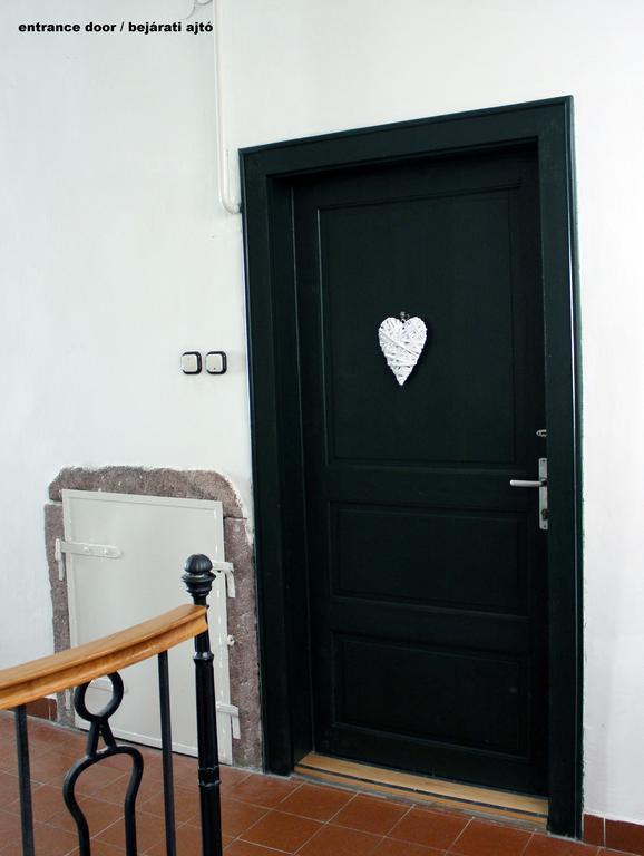 Ovaros Apartman Veszprém Exteriör bild