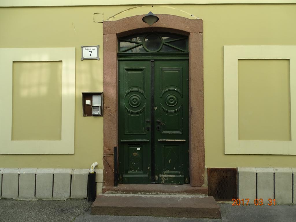 Ovaros Apartman Veszprém Exteriör bild