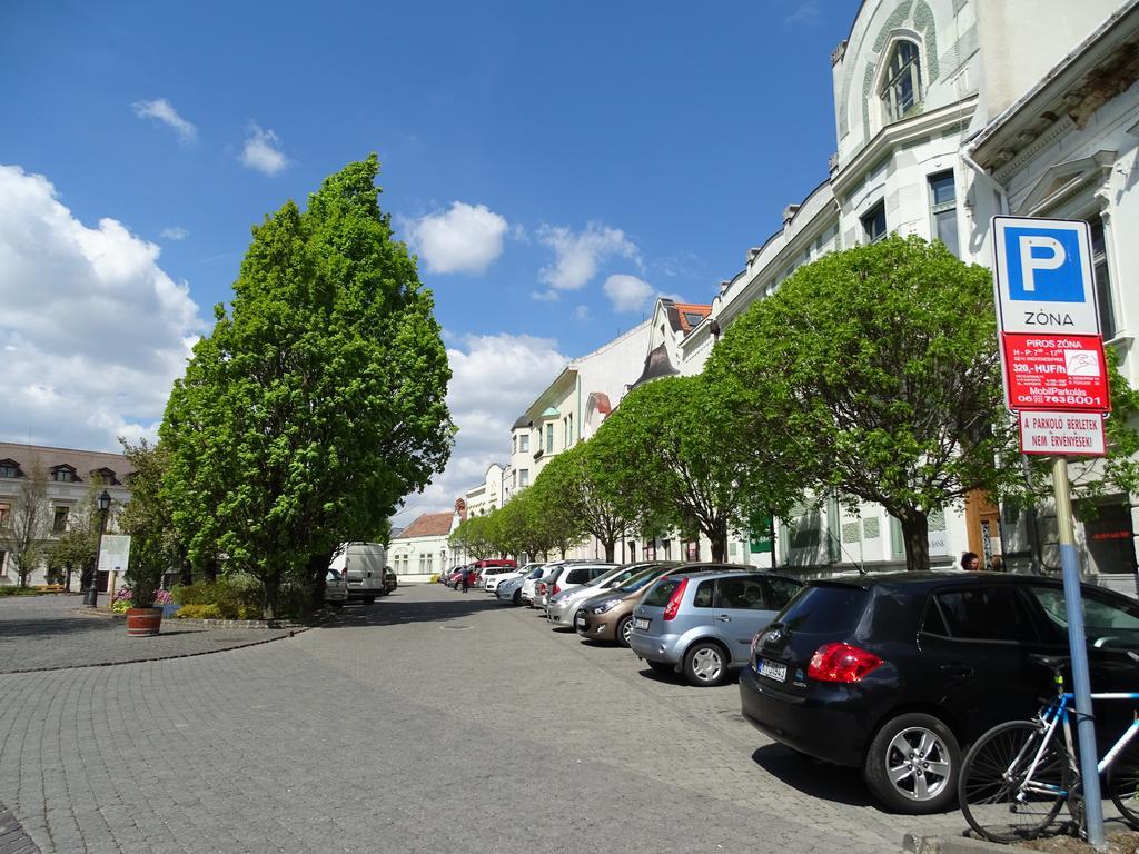 Ovaros Apartman Veszprém Exteriör bild