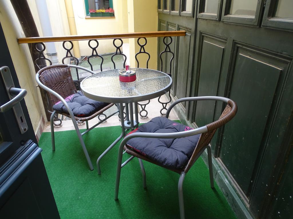 Ovaros Apartman Veszprém Exteriör bild